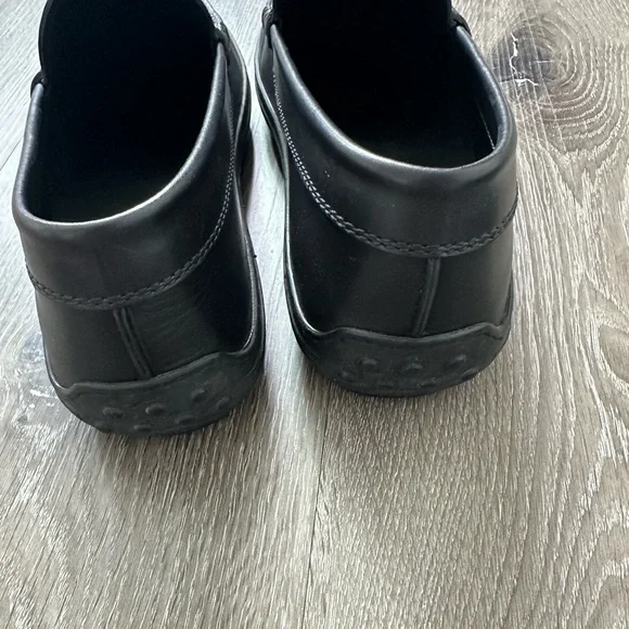 Tod's Men's Black Leather Slip-On Loafers - Picture 5 of 11